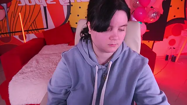 LittleShyy online show from February 19, 2026, 2:14 pm