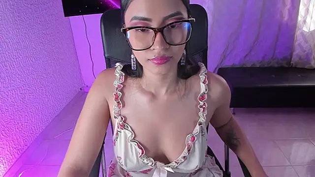 PaulinaBelushi online show from May 26, 2026, 9:02 pm