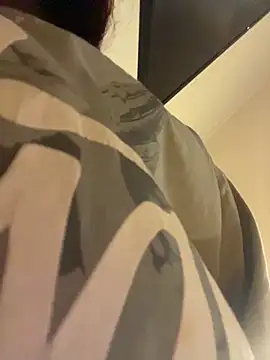 cherryontopy online show from April 5, 2026, 9:43 pm