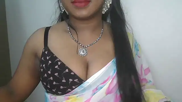 Snapshot of Dhiyapink chatting on November 21, 2025, 5:23 pm Dhiyapink online show from November 21, 2025, 5:23 pm