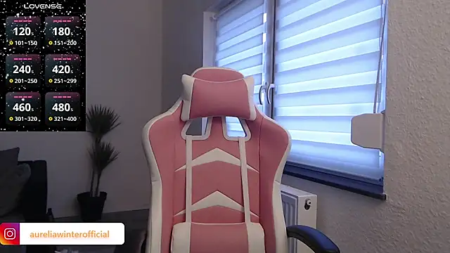 AureliaWinter online show from February 7, 2025, 9:16 am