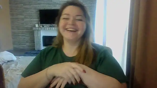 cute  cherry online show from April 6, 2026, 4:46 am