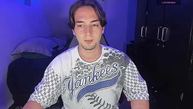 Alex smith00 online show from September 30, 2025, 9:21 pm