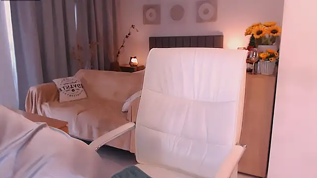 Snapshot of Tilly_Eliot chatting on January 12, 2026, 8:15 pm Tilly Eliot online show from January 12, 2026, 8:15 pm