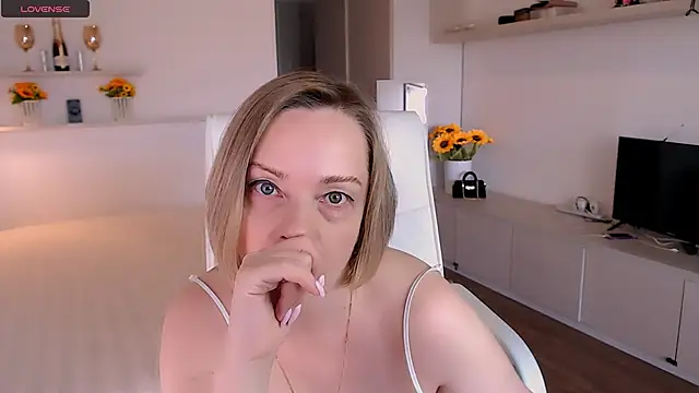 Tilly Eliot online show from October 3, 2025, 7:15 pm