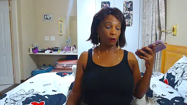 Snapshot of Hotgrannyx chatting on February 19, 2025, 4:22 pm Hotgrannyx online show from February 19, 2025, 4:22 pm