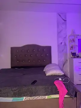 alysson 18 online show from April 1, 2026, 2:36 pm