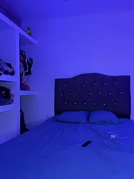 alysson 18 online show from April 29, 2026, 1:59 pm