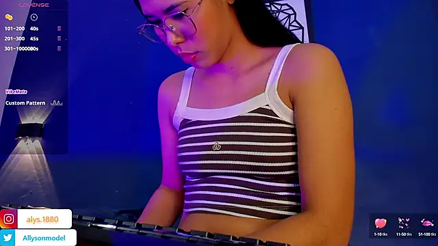 alysson 18 online show from March 18, 2025, 1:12 pm