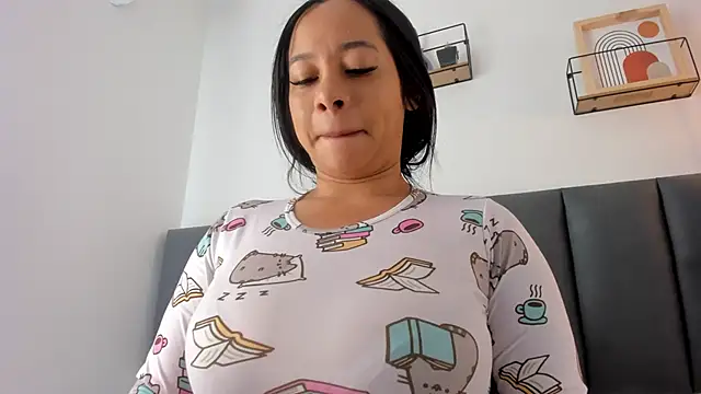 MaraOwen  online show from May 25, 2026, 12:15 pm
