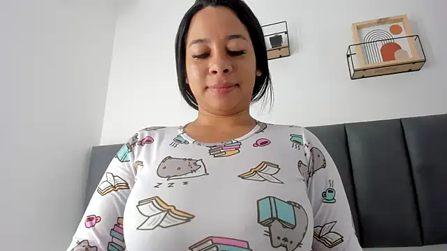 MaraOwen  online show from May 5, 2026, 12:08 pm