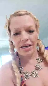 Snapshot of marilyn420 chatting on May 17, 2026, 4:29 pm marilyn420 online show from May 17, 2026, 4:29 pm
