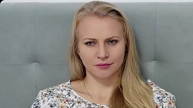 Snapshot of K__Adrienne chatting on October 27, 2025, 6:14 am K Adrienne online show from October 27, 2025, 6:14 am