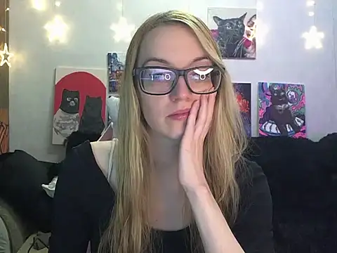 SecretSophia online show from December 4, 2025, 1:54 pm