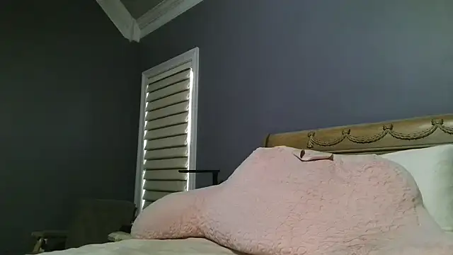 Snapshot of Lisaisluscious chatting on April 13, 2026, 1:48 pm Lisaisluscious online show from April 13, 2026, 1:48 pm