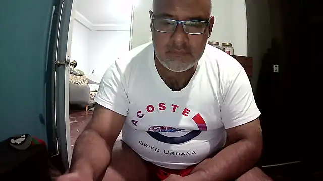 Snapshot of PhillDrake11 chatting on July 22, 2026, 12:12 am PhillDrake11 online show from July 22, 2026, 12:12 am