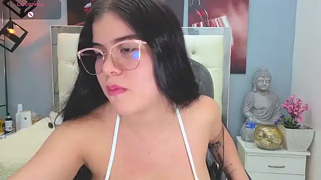 pearl weet online show from December 5, 2025, 6:28 pm