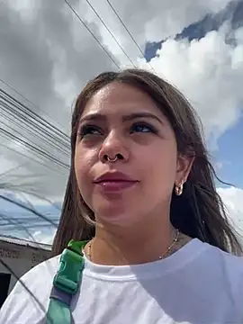 andreaisyourmis online show from January 8, 2025, 3:28 pm