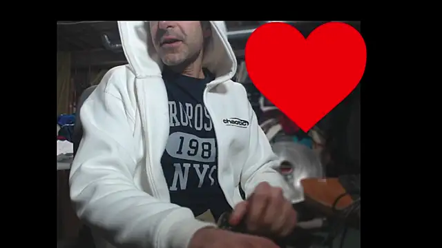 Gsmile1 online show from April 12, 2026, 2:09 pm