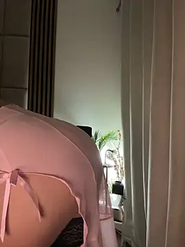 OIivia online show from October 22, 2025, 5:12 pm