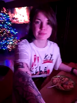 LazyTanukii online show from December 5, 2025, 6:23 am