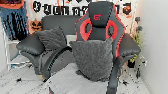 Snapshot of CharmedDoll chatting on October 17, 2025, 6:28 am CharmedDoll online show from October 17, 2025, 6:28 am