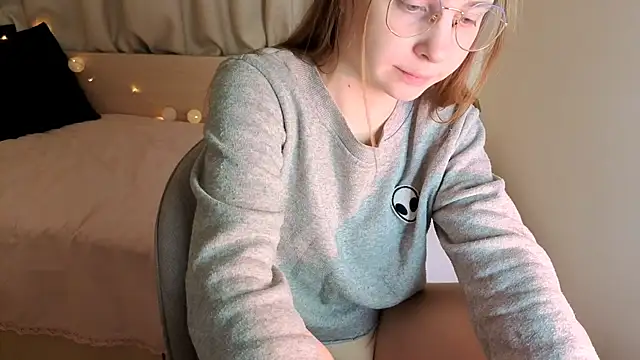 CharmedDoll online show from December 19, 2025, 1:46 pm