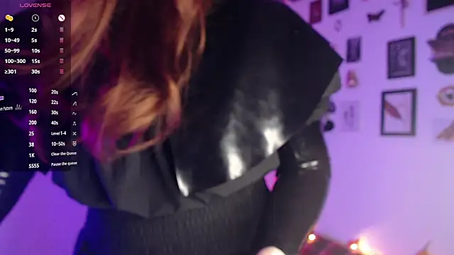 auroralatexprincess online show from October 30, 2025, 8:17 pm