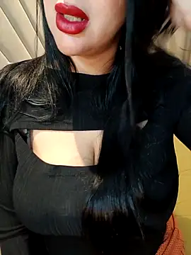 Snapshot of Queen_sousou chatting on December 19, 2025, 8:33 pm Queen sousou online show from December 19, 2025, 8:33 pm