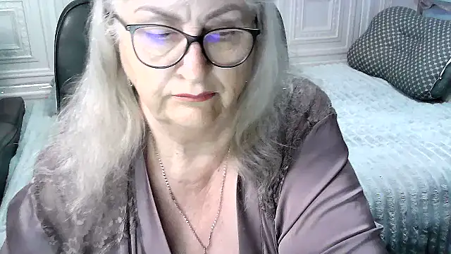 LolkaAlyss online show from May 25, 2026, 4:23 am