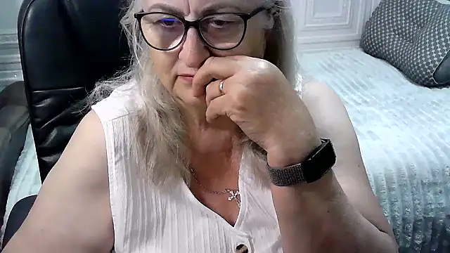 LolkaAlyss online show from June 12, 2026, 7:44 pm
