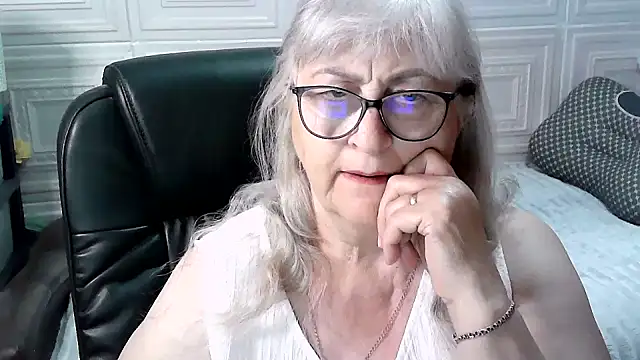LolkaAlyss online show from May 5, 2026, 8:23 pm
