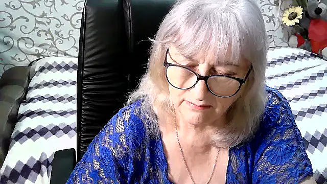 Snapshot of LolkaAlyss chatting on March 17, 2025, 11:35 pm LolkaAlyss online show from March 17, 2025, 11:35 pm