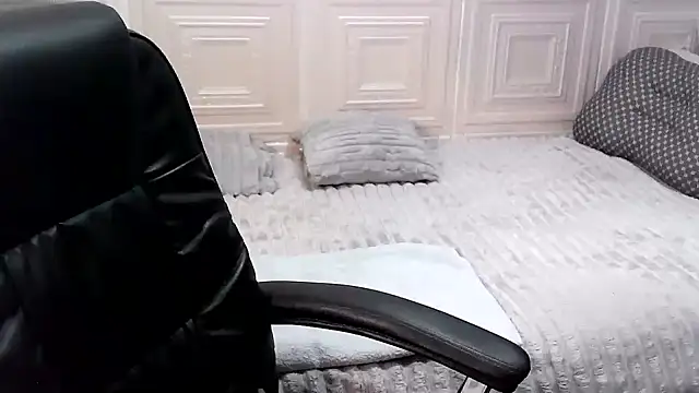 LolkaAlyss online show from May 11, 2026, 7:32 am