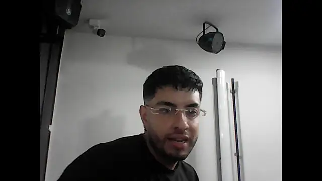 Snapshot of dereck_fiore chatting on February 11, 2025, 6:01 pm dereck fiore online show from February 11, 2025, 6:01 pm