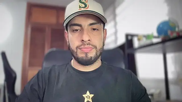 Snapshot of dereck_fiore chatting on March 14, 2025, 9:21 pm dereck fiore online show from March 14, 2025, 9:21 pm