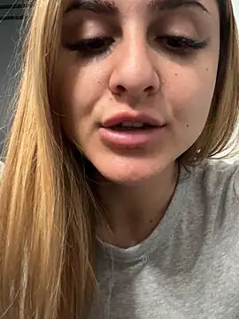 Snapshot of NicolePlay chatting on March 29, 2026, 6:09 pm NicolePlay online show from March 29, 2026, 6:09 pm