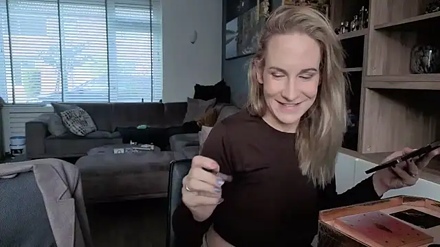 NaomiAndFriends online show from September 24, 2025, 8:43 am