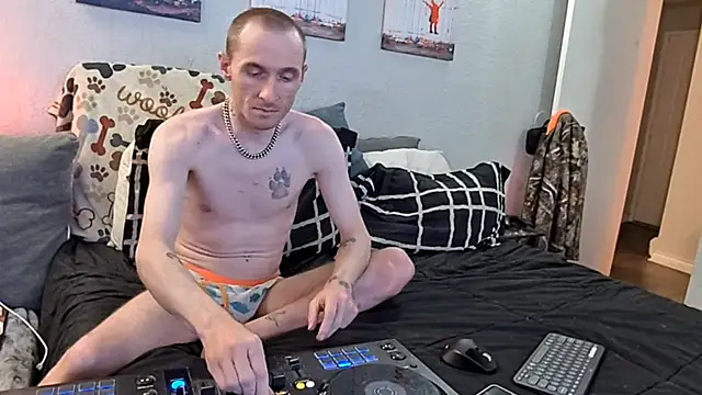 Snapshot of pyrowuff chatting on February 2, 2026, 3:16 am pyrowuff online show from February 2, 2026, 3:16 am