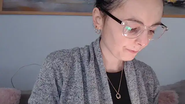 Snapshot of cleophee chatting on March 24, 2026, 6:24 am cleophee online show from March 24, 2026, 6:24 am