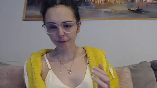 Snapshot of cleophee chatting on April 2, 2026, 5:47 am cleophee online show from April 2, 2026, 5:47 am