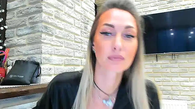 StarryHanna online show from May 11, 2026, 5:21 pm