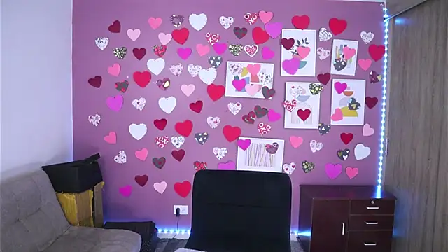 Snapshot of Steph_F chatting on February 27, 2025, 8:24 am Steph F online show from February 27, 2025, 8:24 am