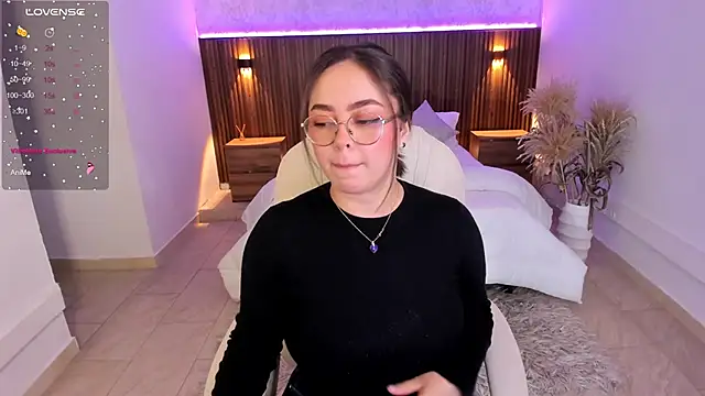 emmy walker online show from March 18, 2025, 11:11 am