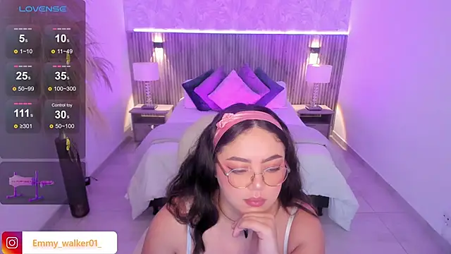 emmy walker online show from October 2, 2025, 11:02 am