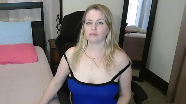 HollieBim online show from March 20, 2026, 2:40 pm