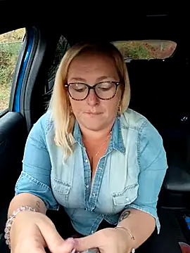 winniess40 online show from October 22, 2025, 12:04 pm