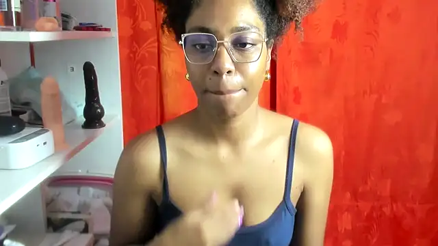 thaimy  online show from May 17, 2026, 2:55 am