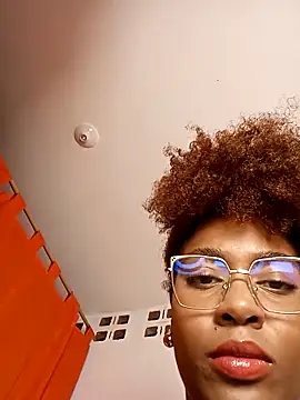 thaimy  online show from March 20, 2026, 2:56 am