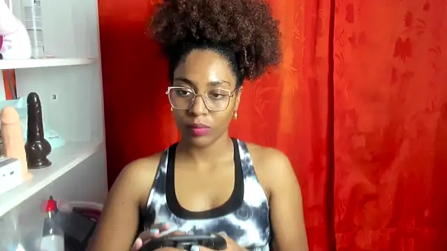 thaimy  online show from May 22, 2026, 2:42 am